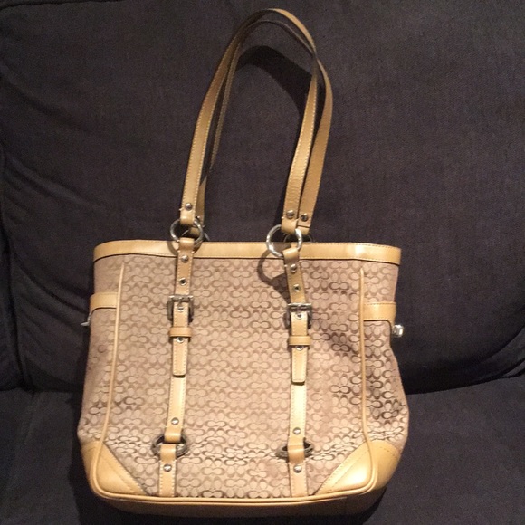 Beige coach shoulder bag - Picture 2 of 4